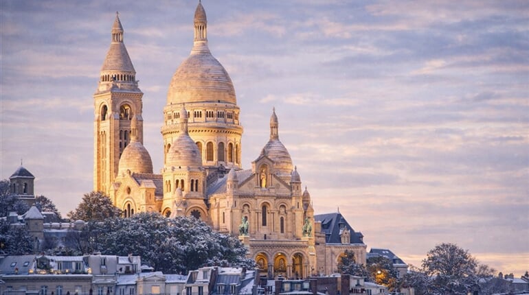 Francie - Paříž - zasněžený Sacré Couer
