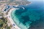 Pohled na letovisko, Porto Ottiolu, Sardinie