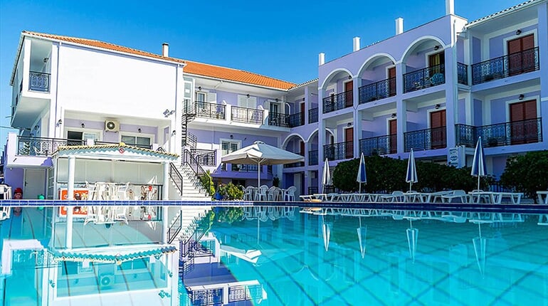 Hotel Eleana: fotografie vybavení exteriérů a interiérů ubytování.