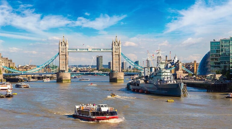 Foto - Londýn pro milovníky vojenství + HISTORICKÉ DOKY V PŘÍSTAVU PORTSMOUTH