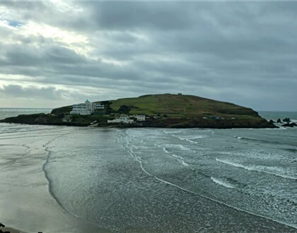 Na mysteriózním ostrově Burgh Island máme exkluzivně zajištěné ubytování hned na 2 noci!
