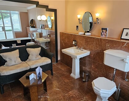 koupelna v hotelu Burgh Island ve stylu Art Deco