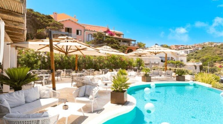 Dekorativní bazén, Santa Teresa di Gallura, Sardinie