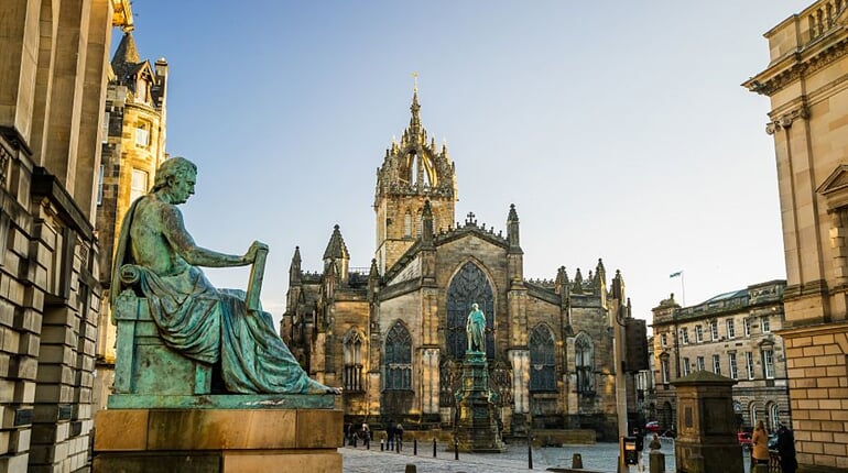 Foto - To nejlepší z Edinburghu + KRÁLOVSKÝ PALÁC HOLYROOD + STŘEDOVĚKÝ HRAD STIRLING