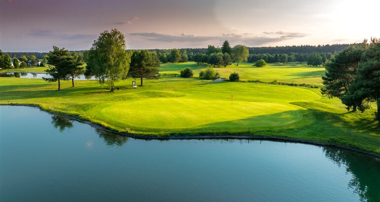 Golf Kalinowe Pola Jezero