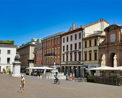 alain rouiller q5A0MWnsnIQ unsplash Centre historique, piazza Cavour, rimini