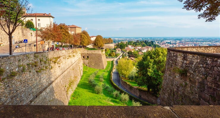 isaac maffeis SBVbxKFcDZ8 unsplash Bergamo