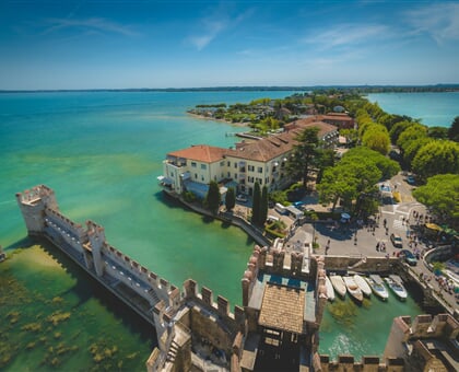 jonny gios gxzAQtivisc unsplash sirmione