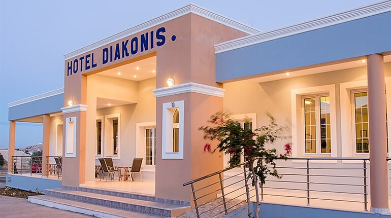 Hotel Diakonis: fotografie vybavení exteriérů a interiérů ubytování.