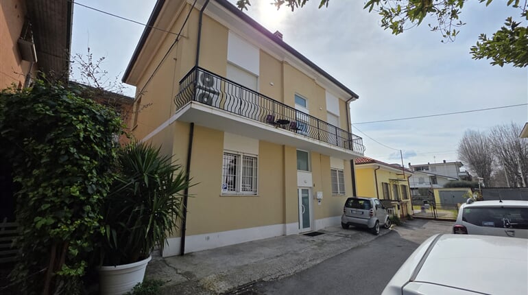 d7df0548 8445 44d6 99c0 b61adbf537ee