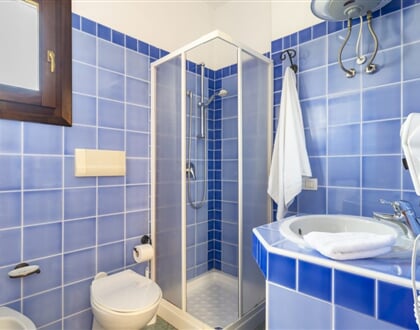 Interiér jednoho z apartmánů, San Teodoro, Sardinie