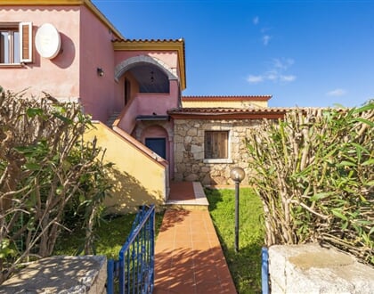 Exteriér jednoho z apartmánů, San Teodoro, Sardinie