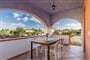 Terasa jednoho z apartmánů, San Teodoro, Sardinie