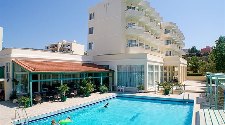 Hotel Miramare Bay: fotografie vybavení exteriérů a interiérů ubytování.