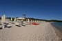 Pláž u hotelu, Cannigione, Sardinie