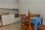 Apartmánový dům Ikonomakis: fotografie vybavení exteriérů a interiérů ubytování.