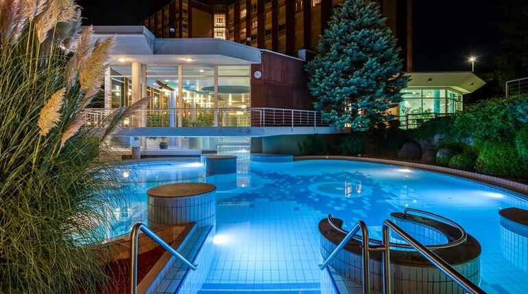 1 thermal-aqua_outdoor-pool-2_53852214825_l