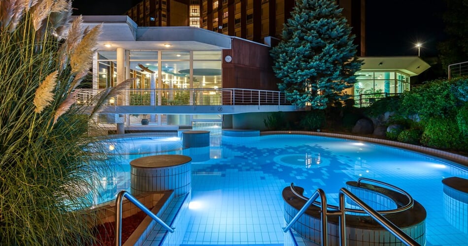 1 thermal-aqua_outdoor-pool-2_53852214825_l