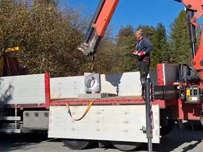 Instalace sochy Forma Petra Mináře