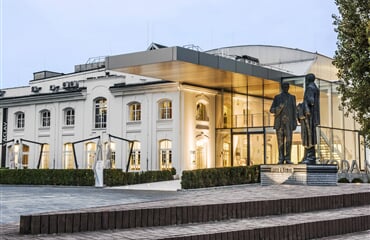 ŠKODA AUTO - ZÁVOD a MUZEUM a ZÁMEK LOUČEŇ - NOVINKA (ROS)
