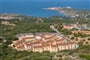Panoramatický pohled na residenci, Isola Rossa, Sardinie