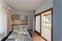 Pohled z apartmánu v přízemí, Isola Rossa, Sardinie