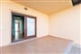Terasa u apartmánů v přízemí, Isola Rossa, Sardinie