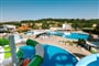 Aquapark MartiLandia, v pozadí vlevo apartmány