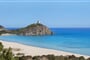 Pláž Monte Cogoni ve dne, Chia, Sardinie