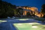 Conrad Spa v noci, Chia, Sardinie