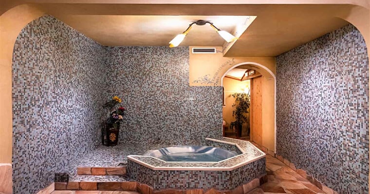 Dahu Hotel, Madonna (1)