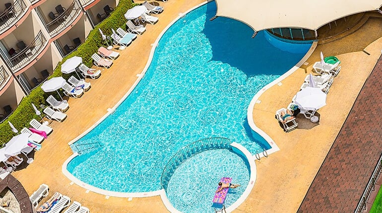 Hotel MPM Orel: fotografie vybavení exteriérů a interiérů ubytování.