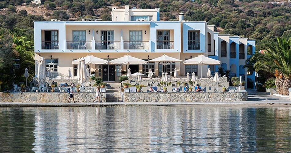 Hotel Pedi Beach - Symi: fotografie vybavení exteriérů a interiérů ubytování.