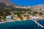 Hotel Pedi Beach - Symi: fotografie vybavení exteriérů a interiérů ubytování.