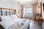 Hotel Pedi Beach - Symi: fotografie vybavení exteriérů a interiérů ubytování.