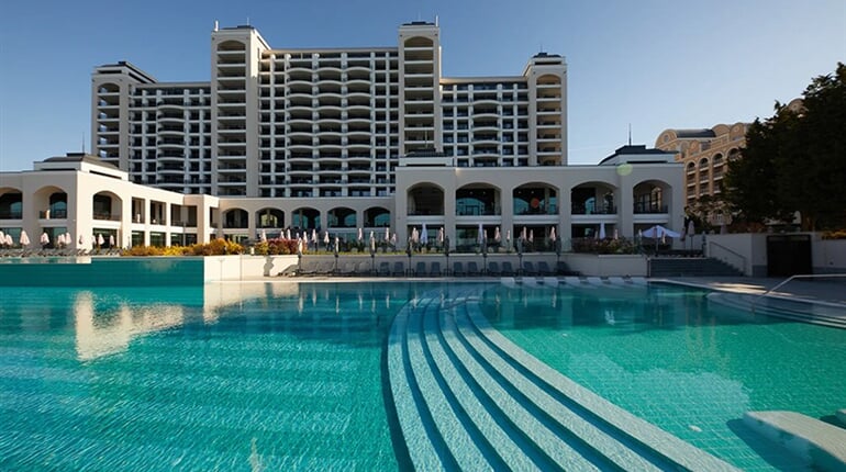 Hotel Secrets Sunny Beach Resort & Spa: fotografie vybavení exteriérů a interiérů ubytování.