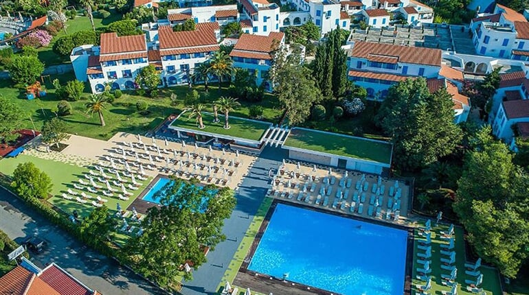 Hotel Aleksandar: fotografie vybavení exteriérů a interiérů ubytování.