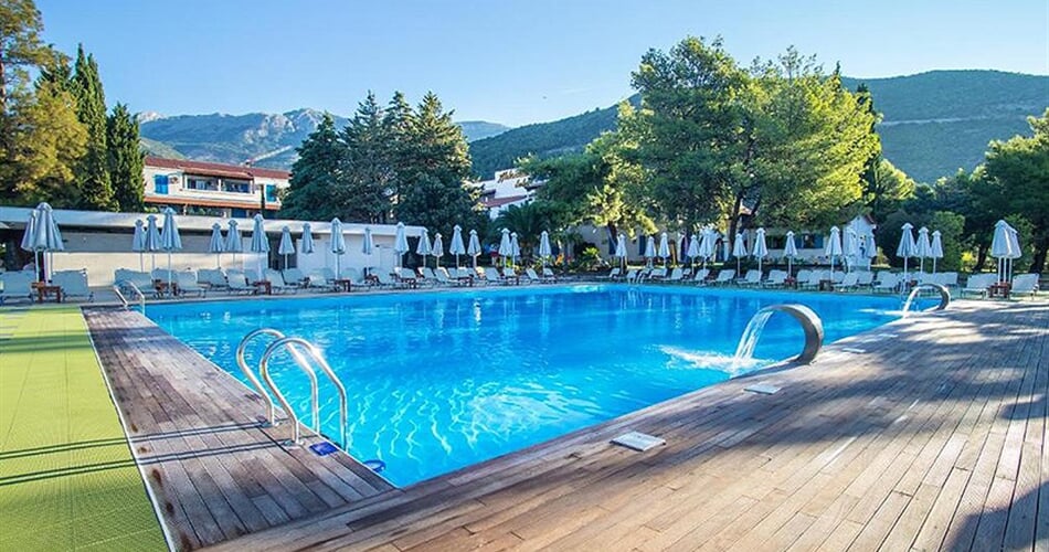 Hotel Aleksandar: fotografie vybavení exteriérů a interiérů ubytování.