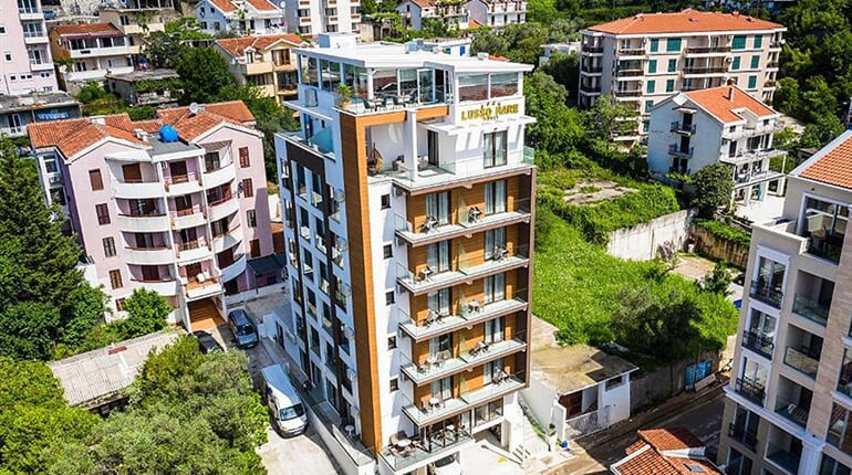 Hotel Lusso Mare: fotografie vybavení exteriérů a interiérů ubytování.