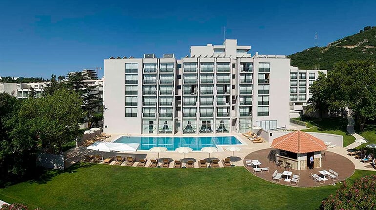 Hotel Tara: fotografie vybavení exteriérů a interiérů ubytování.