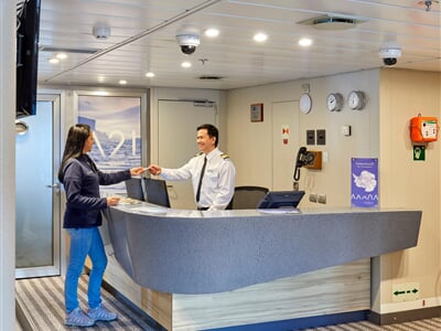 A21 MAG01 BB  MAG 2019 TomArbanPhotography Front Desk (01)