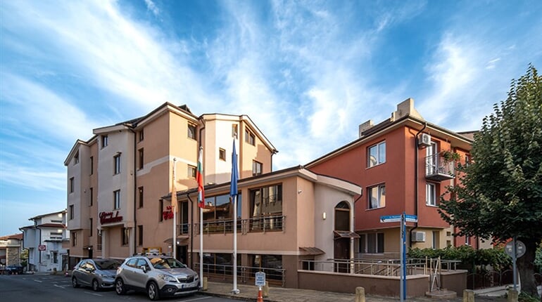 Hotel Chuchulev: fotografie vybavení exteriérů a interiérů ubytování.
