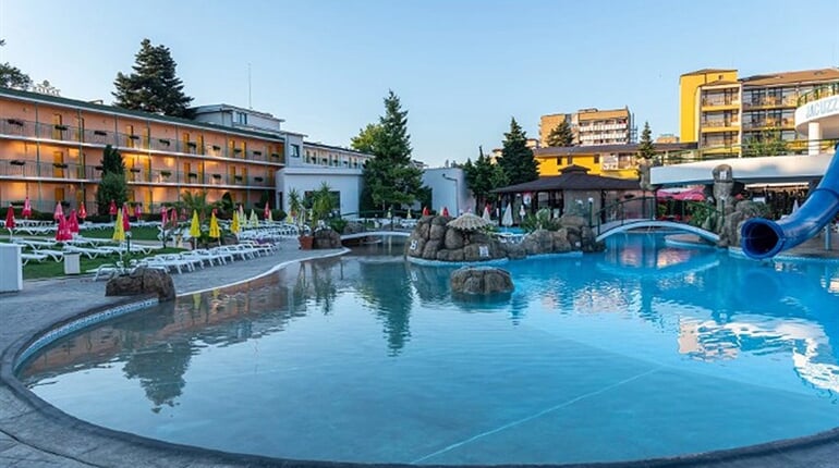 Hotel Trakia: fotografie vybavení exteriérů a interiérů ubytování.