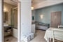 Studia Niriides Luxury: fotografie vybavení exteriérů a interiérů ubytování.
