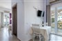 Studia Niriides Luxury: fotografie vybavení exteriérů a interiérů ubytování.