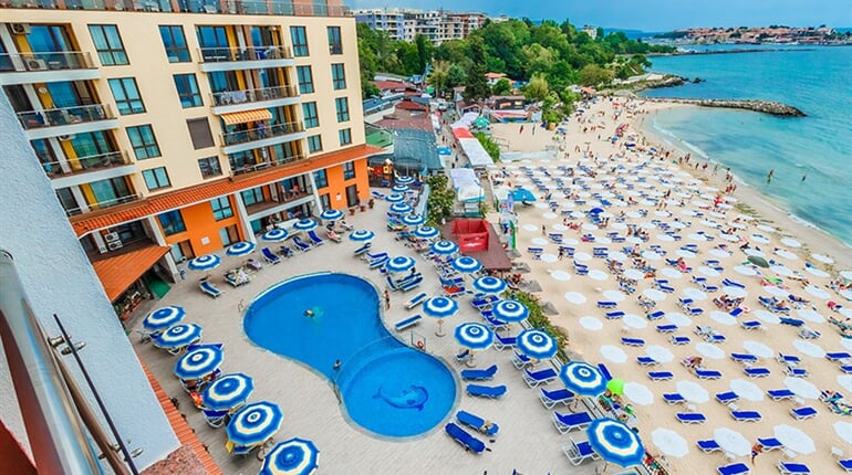 Hotel Mirage: fotografie vybavení exteriérů a interiérů ubytování.