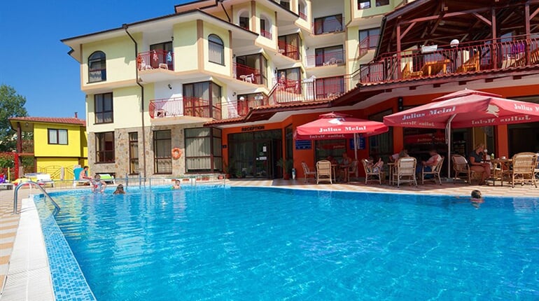 Hotel Smolyan: fotografie vybavení exteriérů a interiérů ubytování.
