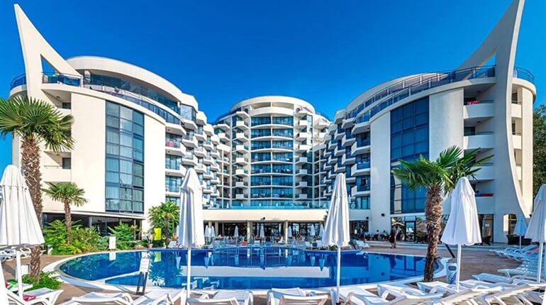Hotel Zenith: fotografie vybavení exteriérů a interiérů ubytování.