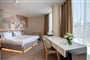 Hotel Zenith: fotografie vybavení exteriérů a interiérů ubytování.