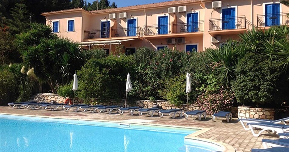 Hotel Nostos - Ithaka: fotografie vybavení exteriérů a interiérů ubytování.